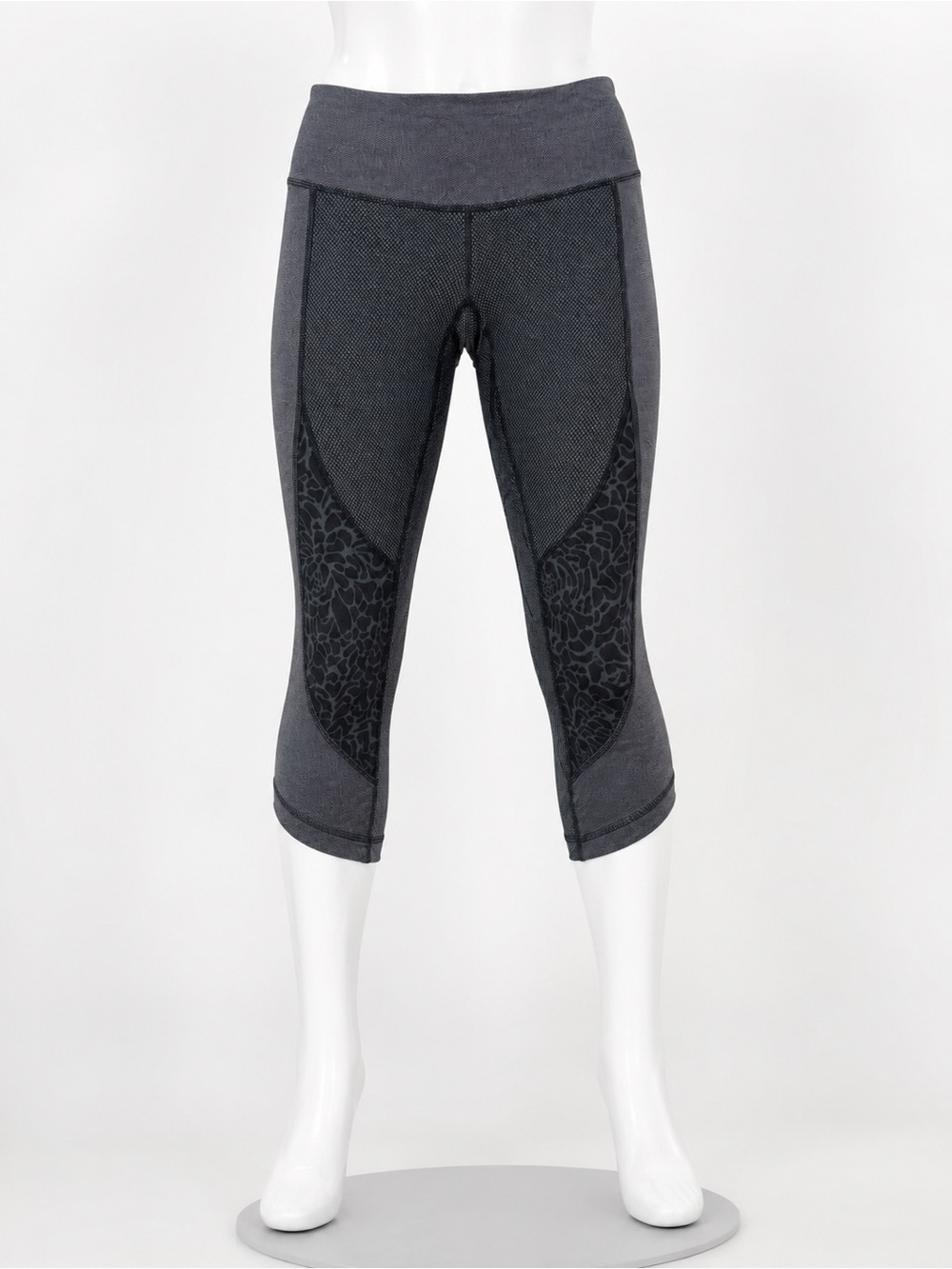 Lululemon Womens Size 6 Cropped Leggings Black Gray Patterned Yoga Pants